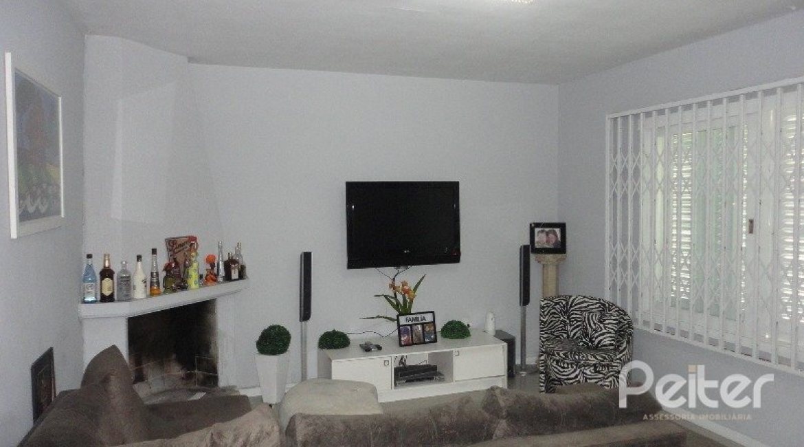 Casa à venda com 149m², 3 dormitórios, 1 suíte, 3 vagas, no bairro Ipanema em Porto Alegre