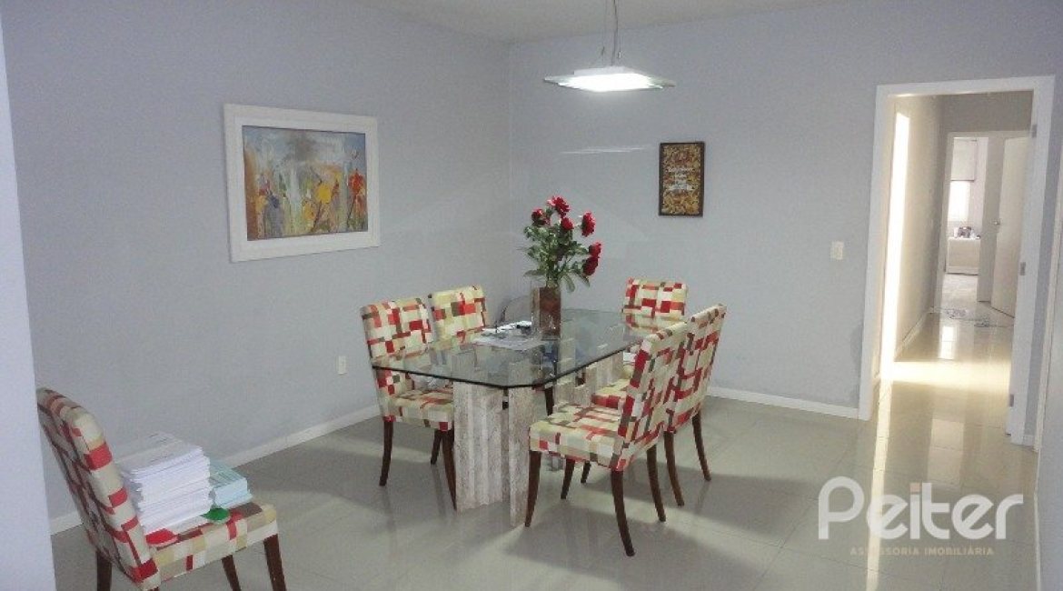 Casa à venda com 149m², 3 dormitórios, 1 suíte, 3 vagas, no bairro Ipanema em Porto Alegre