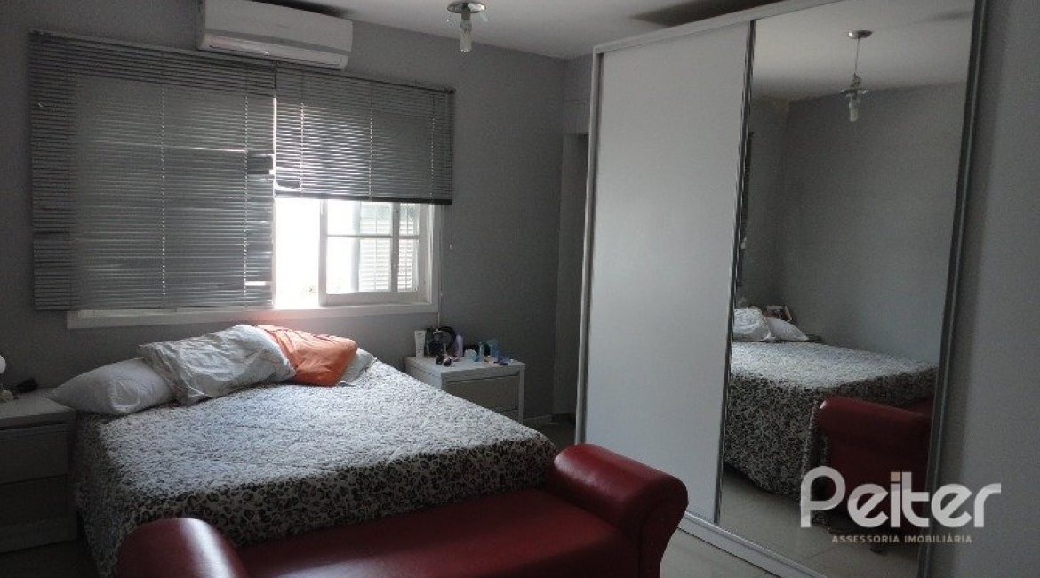 Casa à venda com 149m², 3 dormitórios, 1 suíte, 3 vagas, no bairro Ipanema em Porto Alegre