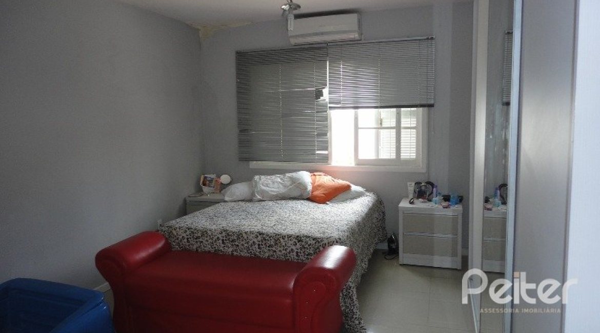 Casa à venda com 149m², 3 dormitórios, 1 suíte, 3 vagas, no bairro Ipanema em Porto Alegre