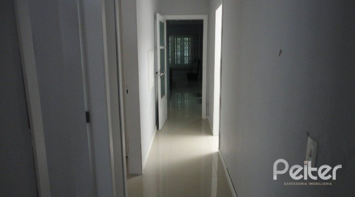 Casa à venda com 149m², 3 dormitórios, 1 suíte, 3 vagas, no bairro Ipanema em Porto Alegre