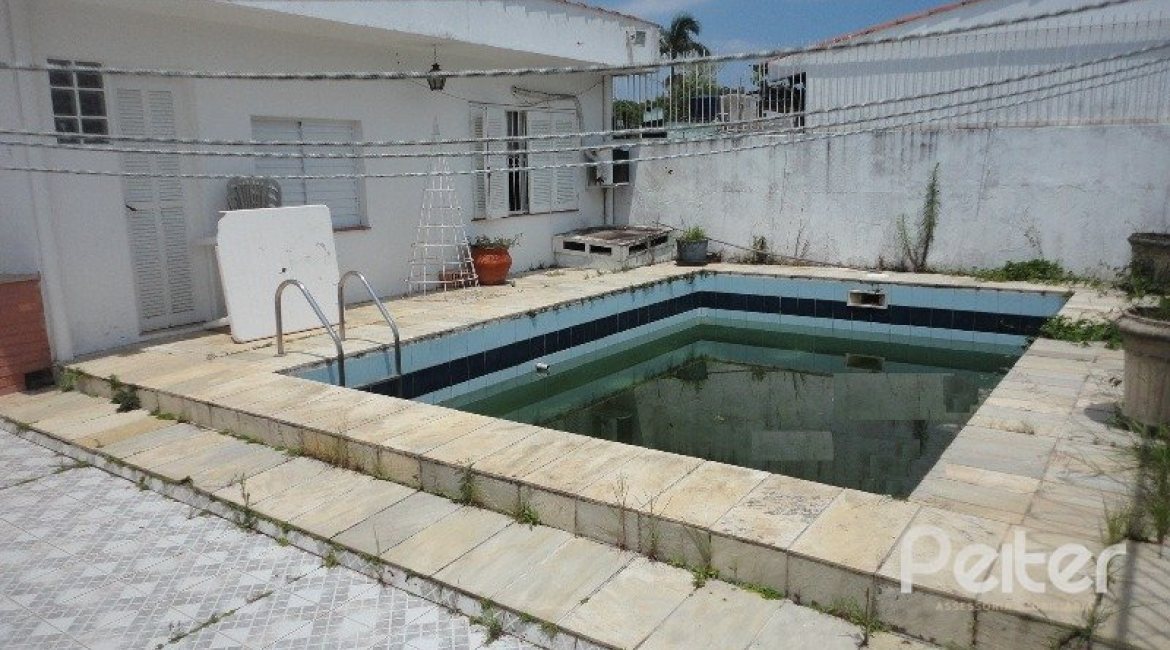 Casa à venda com 149m², 3 dormitórios, 1 suíte, 3 vagas, no bairro Ipanema em Porto Alegre