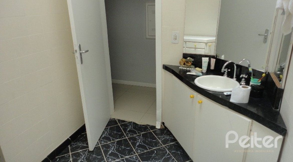 Casa à venda com 149m², 3 dormitórios, 1 suíte, 3 vagas, no bairro Ipanema em Porto Alegre