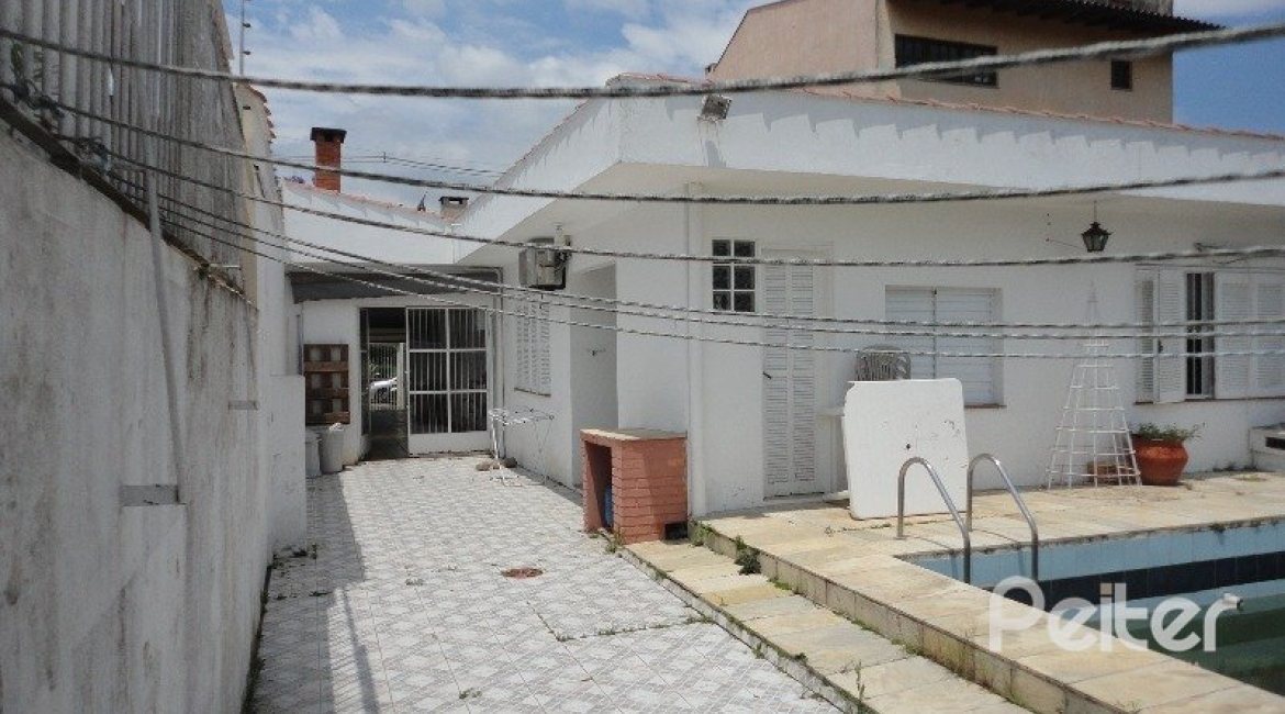Casa à venda com 149m², 3 dormitórios, 1 suíte, 3 vagas, no bairro Ipanema em Porto Alegre