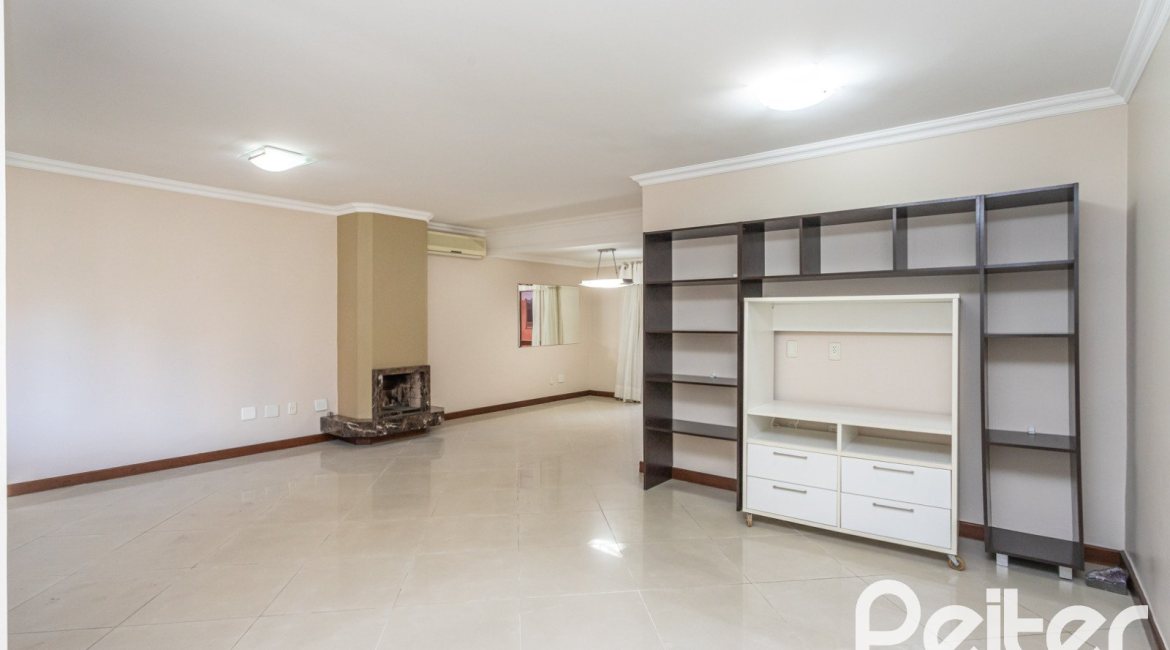 Casa em Condomínio à venda com 286m², 3 dormitórios, 1 suíte, 2 vagas, no bairro Cristal em PORTO ALEGRE