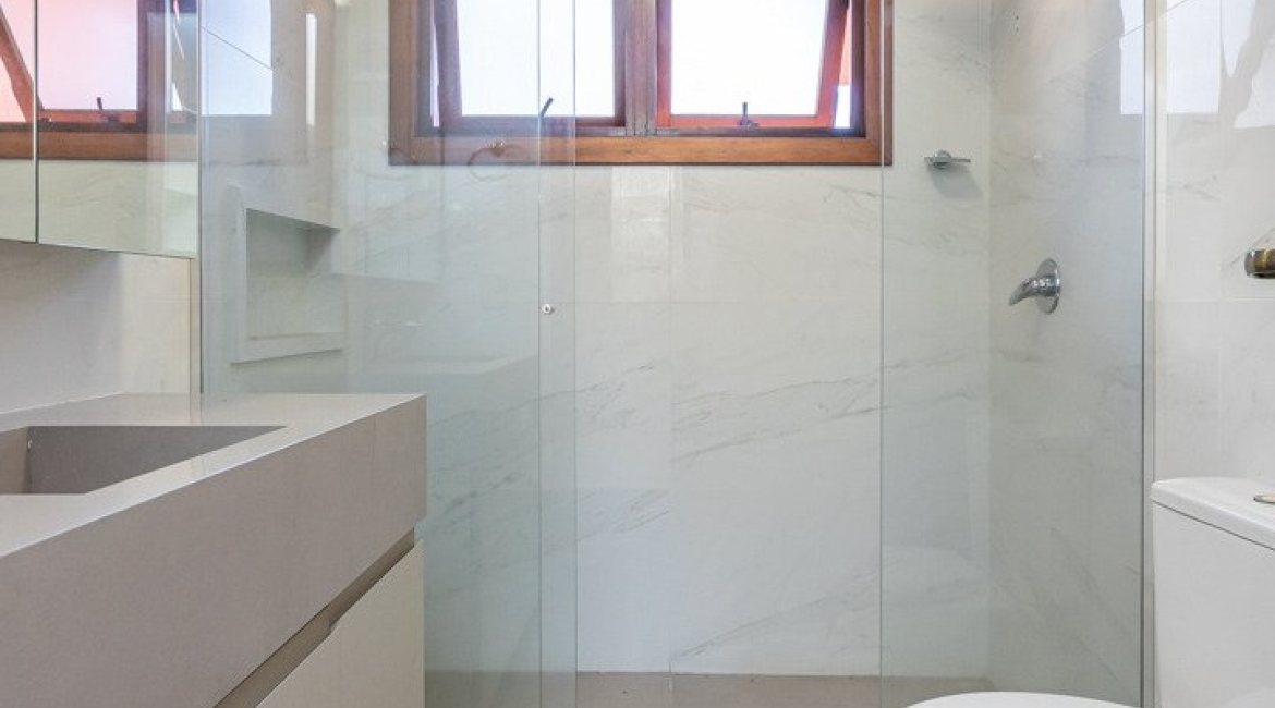 Casa em Condomínio à venda com 286m², 3 dormitórios, 1 suíte, 2 vagas, no bairro Cristal em PORTO ALEGRE