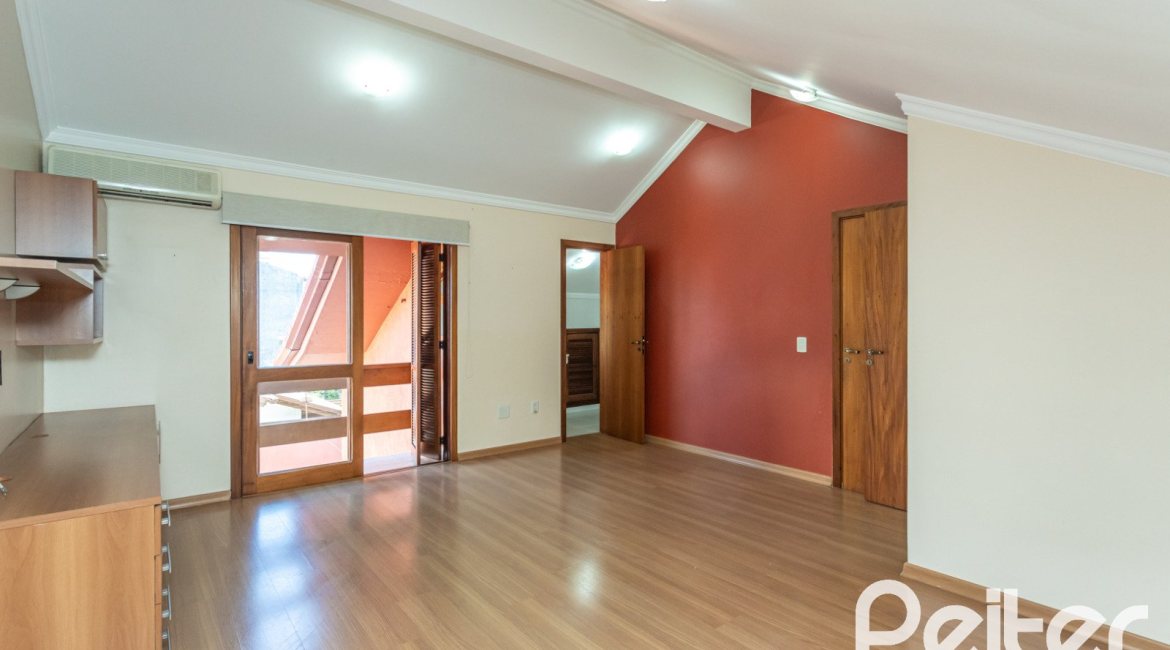 Casa em Condomínio à venda com 286m², 3 dormitórios, 1 suíte, 2 vagas, no bairro Cristal em PORTO ALEGRE