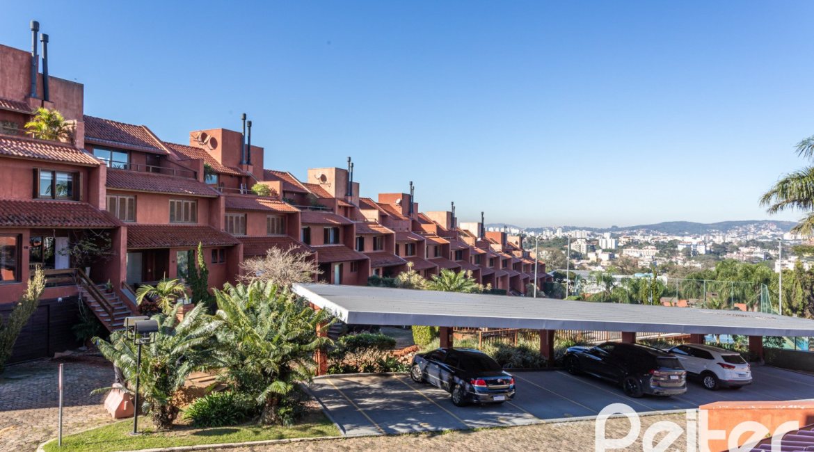 Casa em Condomínio à venda com 286m², 3 dormitórios, 1 suíte, 2 vagas, no bairro Cristal em PORTO ALEGRE
