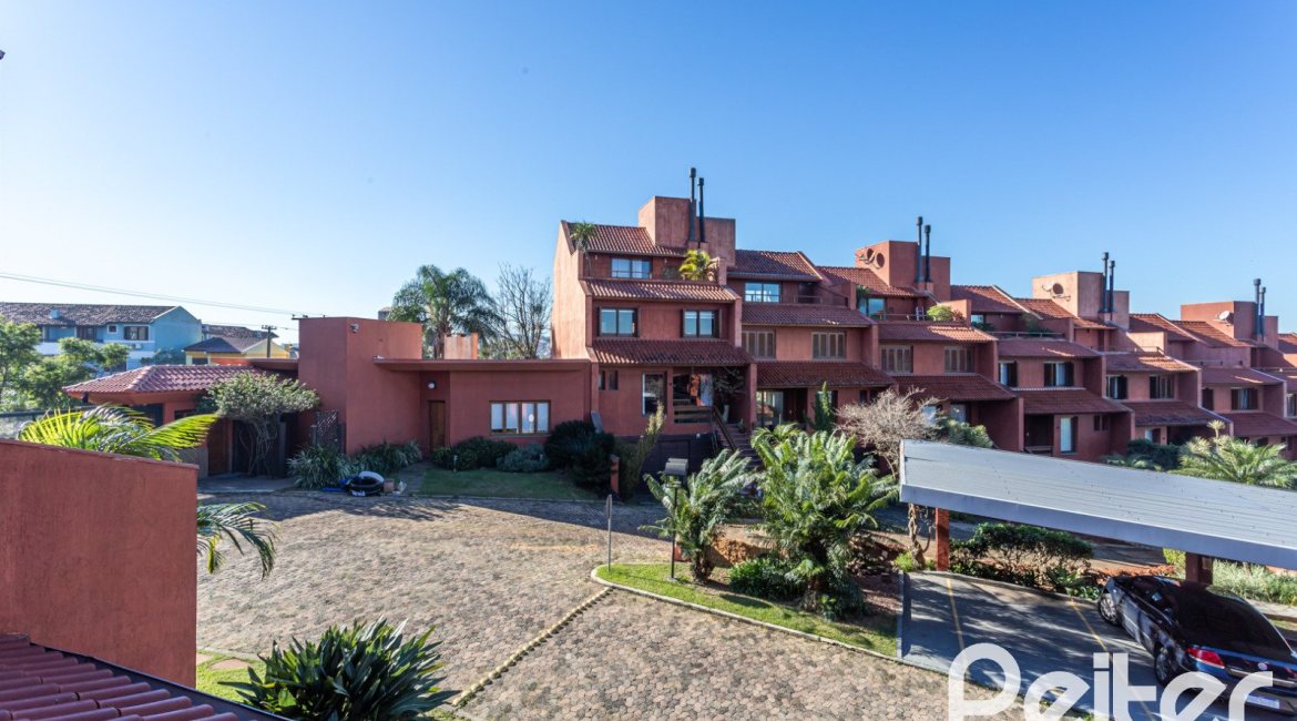 Casa em Condomínio à venda com 286m², 3 dormitórios, 1 suíte, 2 vagas, no bairro Cristal em PORTO ALEGRE