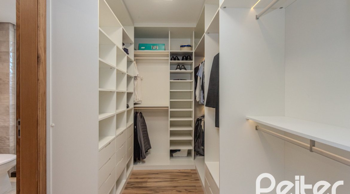 Apartamento à venda com 145m², 3 dormitórios, 1 suíte, 6 vagas, no bairro Tristeza em PORTO ALEGRE