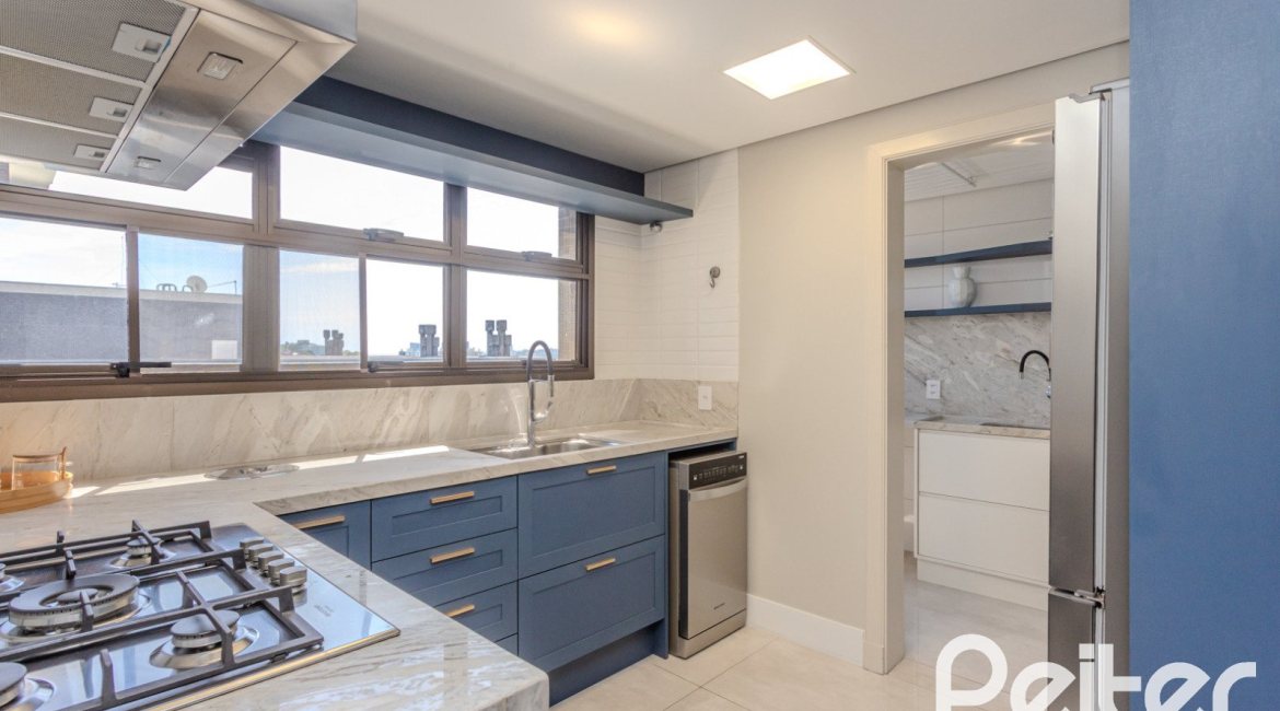 Apartamento à venda com 145m², 3 dormitórios, 1 suíte, 6 vagas, no bairro Tristeza em PORTO ALEGRE