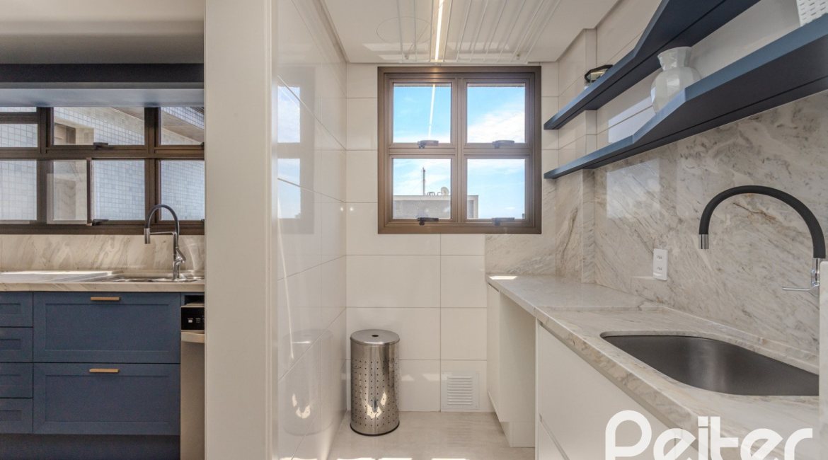 Apartamento à venda com 145m², 3 dormitórios, 1 suíte, 6 vagas, no bairro Tristeza em PORTO ALEGRE