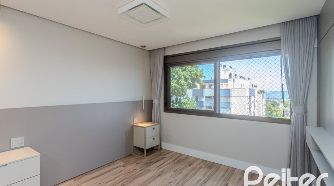 Apartamento à venda com 145m², 3 dormitórios, 1 suíte, 6 vagas, no bairro Tristeza em PORTO ALEGRE