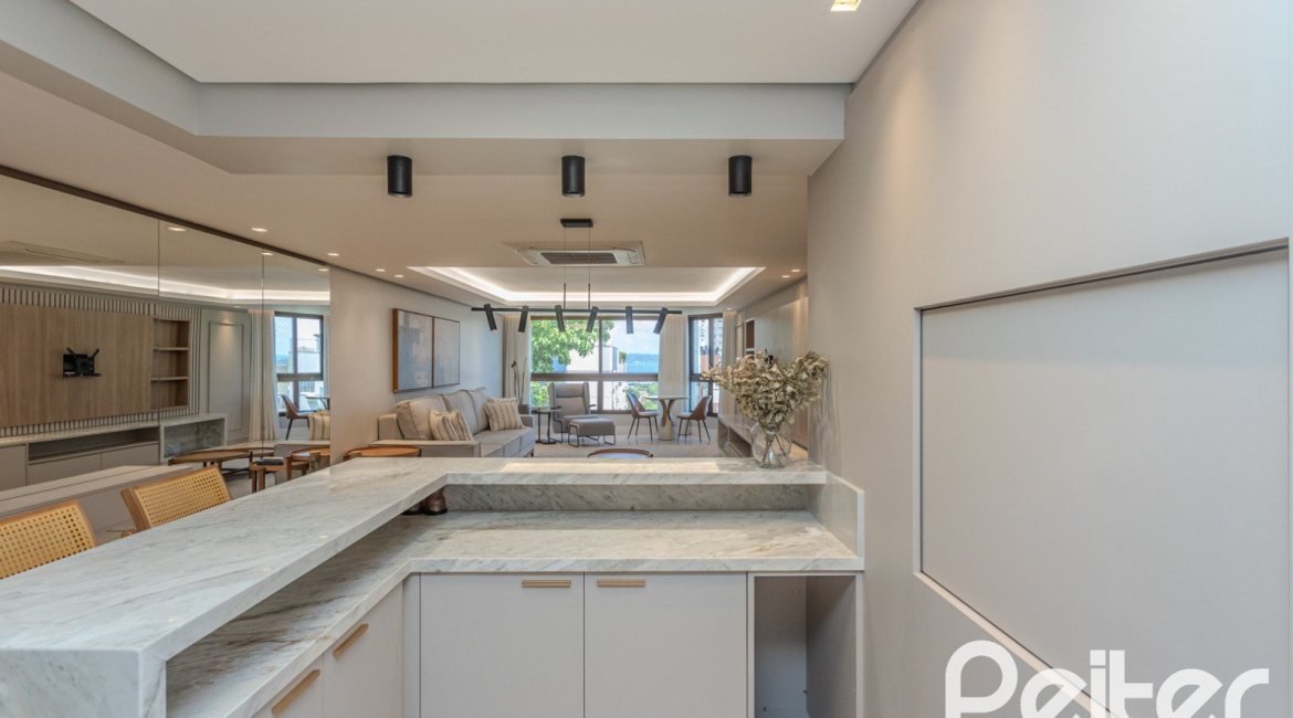 Apartamento à venda com 145m², 3 dormitórios, 1 suíte, 6 vagas, no bairro Tristeza em PORTO ALEGRE