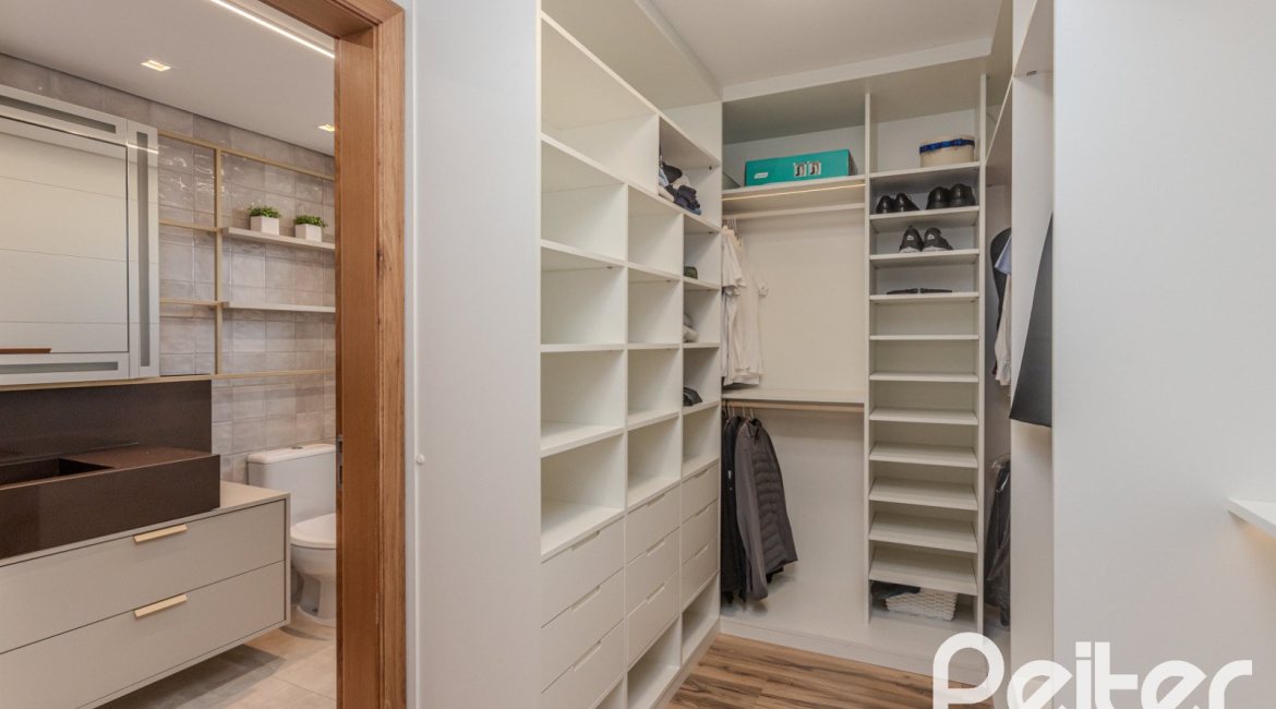 Apartamento à venda com 145m², 3 dormitórios, 1 suíte, 6 vagas, no bairro Tristeza em PORTO ALEGRE