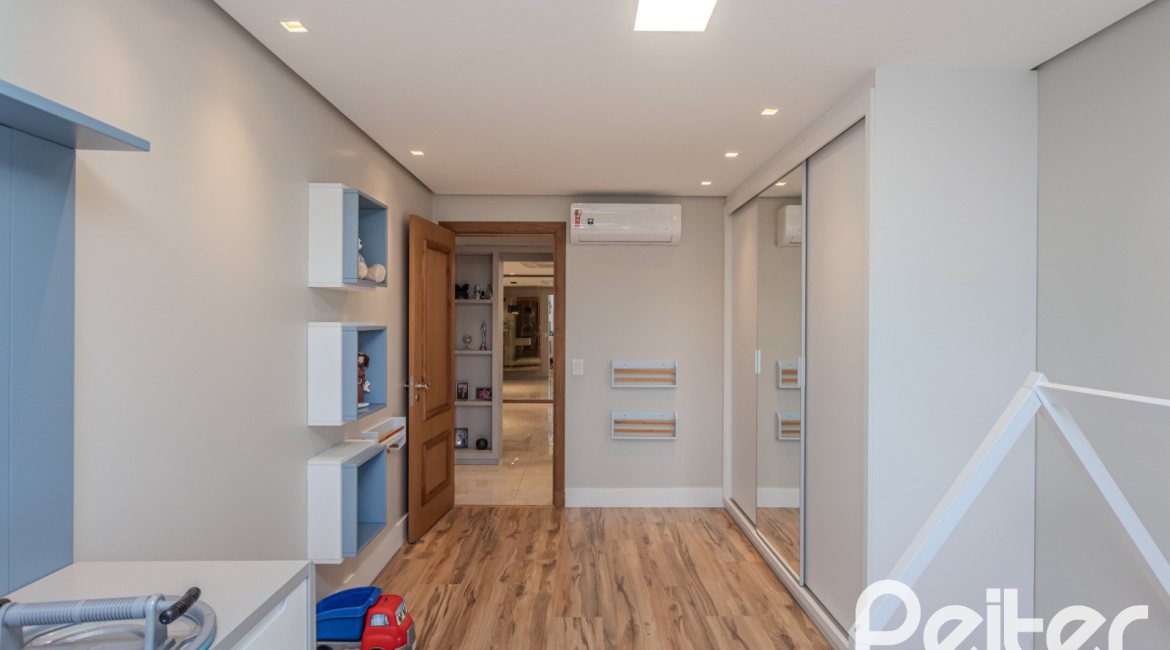 Apartamento à venda com 145m², 3 dormitórios, 1 suíte, 6 vagas, no bairro Tristeza em PORTO ALEGRE