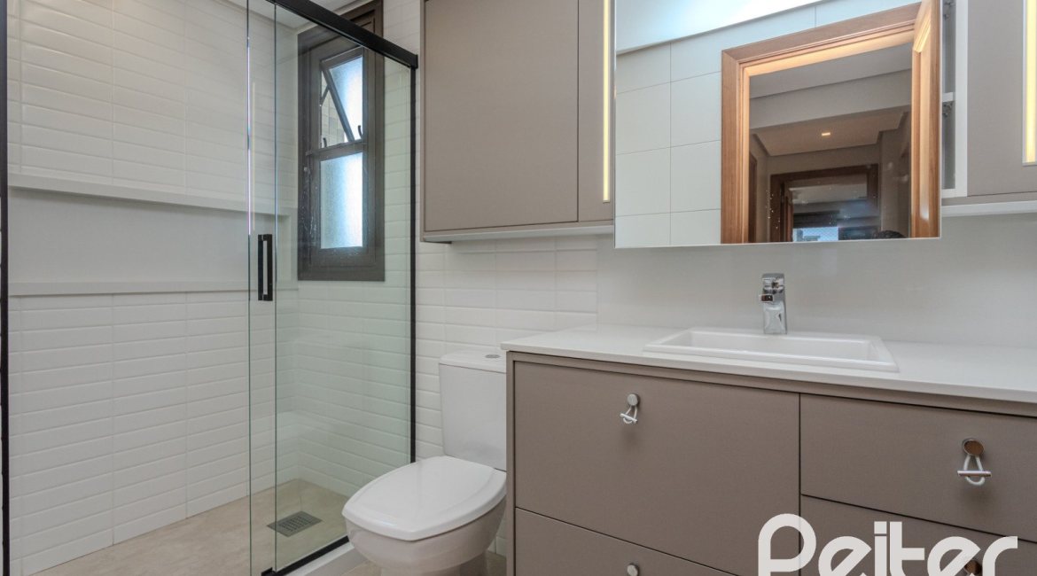 Apartamento à venda com 145m², 3 dormitórios, 1 suíte, 6 vagas, no bairro Tristeza em PORTO ALEGRE