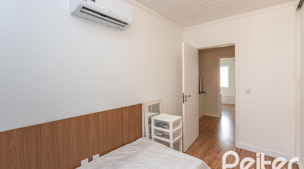 Casa em Condomínio à venda com 196m², 3 dormitórios, 1 suíte, 2 vagas, no bairro Sétimo Céu em PORTO ALEGRE