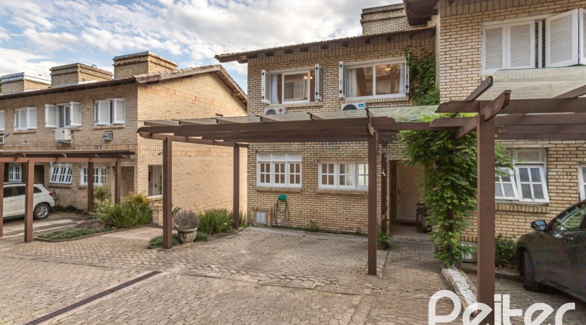 Casa em Condomínio à venda com 196m², 3 dormitórios, 1 suíte, 2 vagas, no bairro Sétimo Céu em PORTO ALEGRE