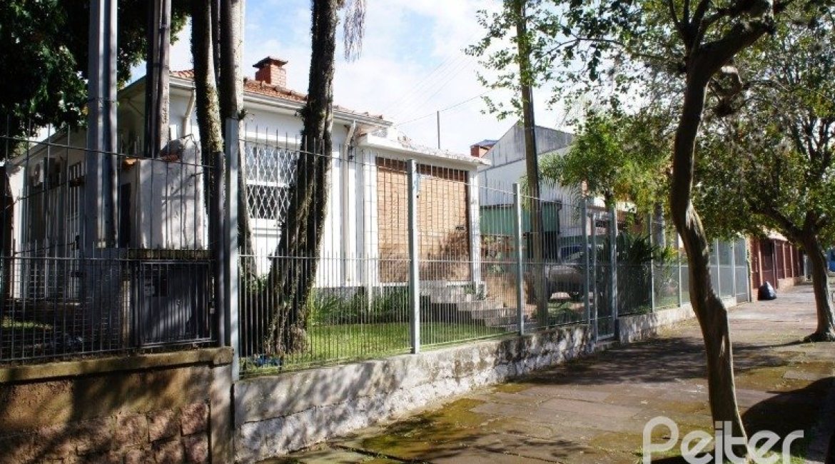 Terreno à venda com 120m², 3 dormitórios, 1 suíte, 3 vagas, no bairro Vila Assunção em Porto Alegre