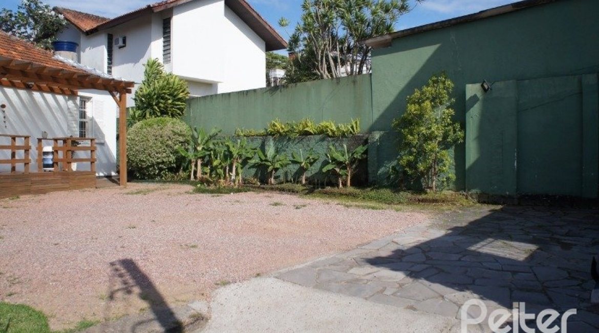 Terreno à venda com 120m², 3 dormitórios, 1 suíte, 3 vagas, no bairro Vila Assunção em Porto Alegre