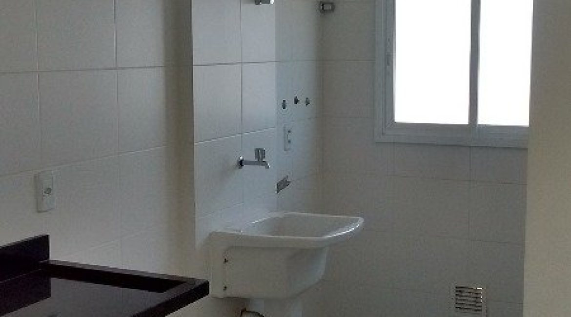 Apartamento à venda com 66m², 2 dormitórios, 1 suíte, 2 vagas, no bairro Cavalhada em Porto Alegre