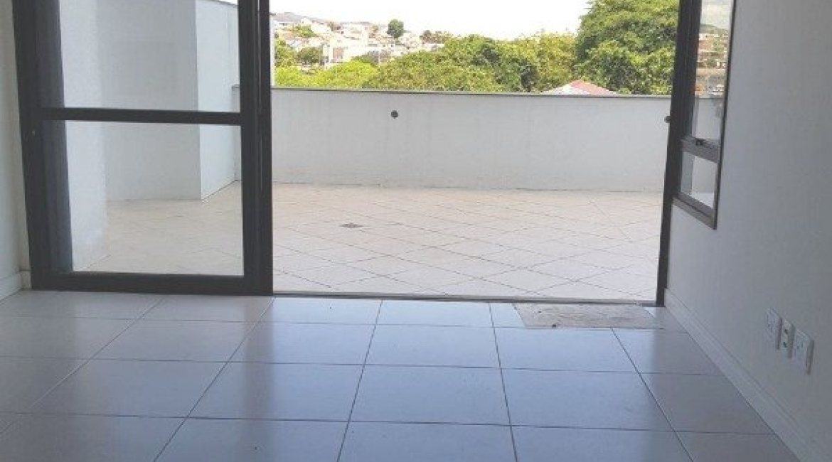 Apartamento à venda com 66m², 2 dormitórios, 1 suíte, 2 vagas, no bairro Cavalhada em Porto Alegre