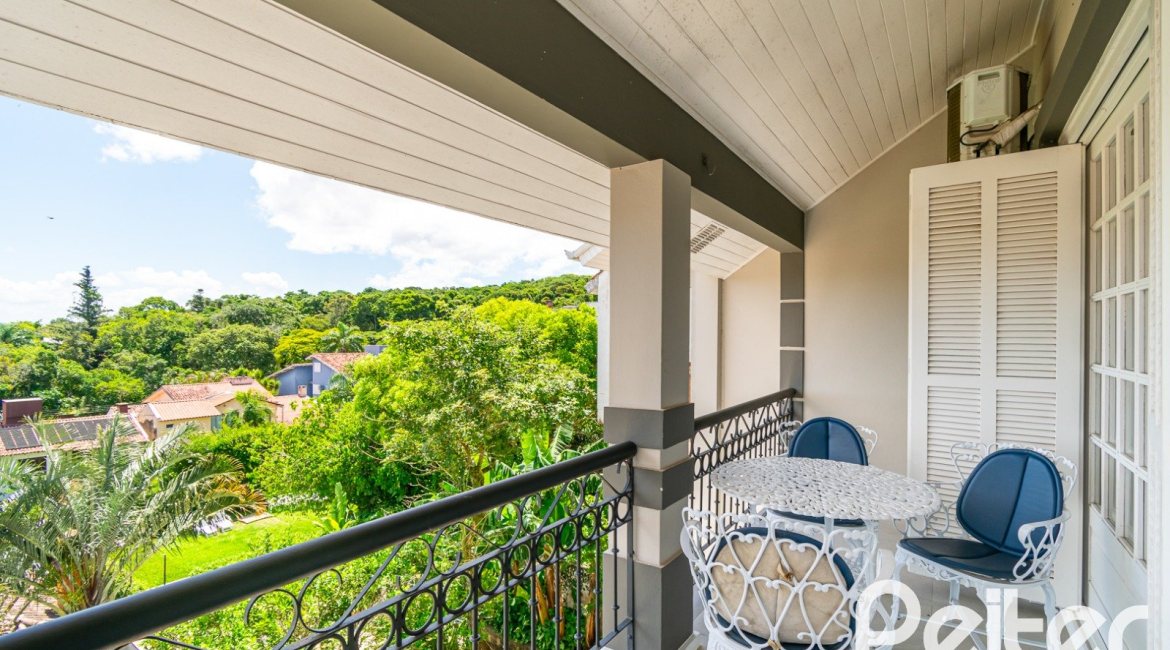 Casa à venda com 320m², 4 dormitórios, 2 suítes, 3 vagas, no bairro Jardim Isabel em Porto Alegre