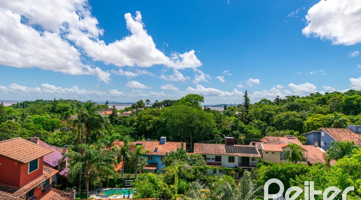 Casa à venda com 320m², 4 dormitórios, 2 suítes, 3 vagas, no bairro Jardim Isabel em Porto Alegre