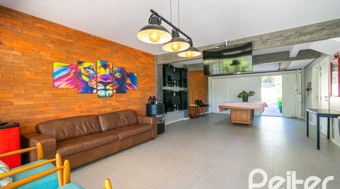 Casa à venda com 320m², 4 dormitórios, 2 suítes, 3 vagas, no bairro Jardim Isabel em Porto Alegre