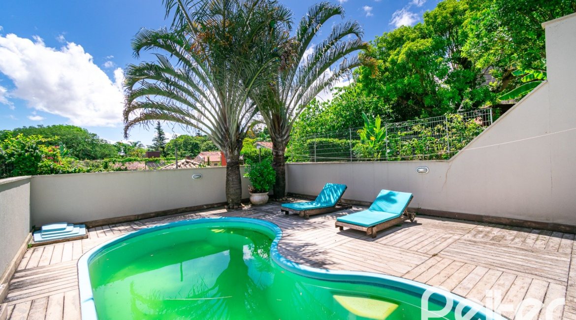 Casa à venda com 320m², 4 dormitórios, 2 suítes, 3 vagas, no bairro Jardim Isabel em Porto Alegre