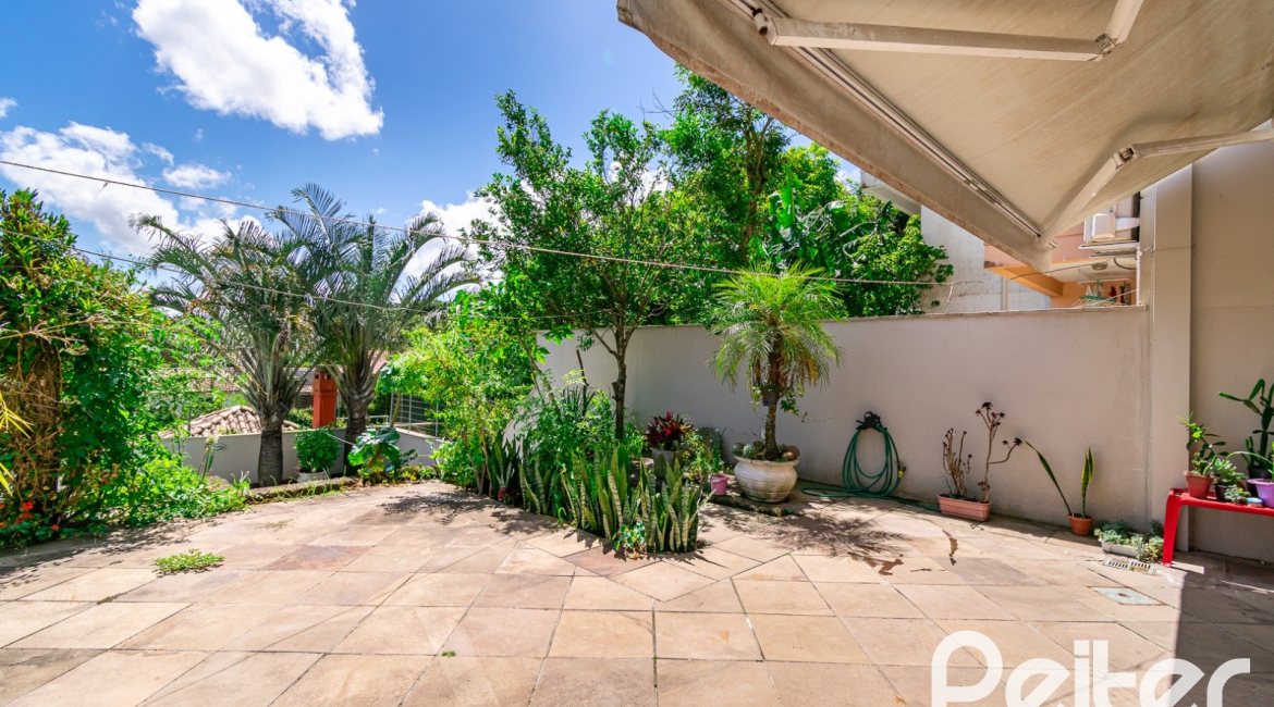 Casa à venda com 320m², 4 dormitórios, 2 suítes, 3 vagas, no bairro Jardim Isabel em Porto Alegre