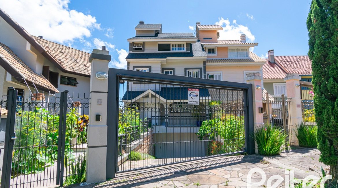 Casa à venda com 320m², 4 dormitórios, 2 suítes, 3 vagas, no bairro Jardim Isabel em Porto Alegre