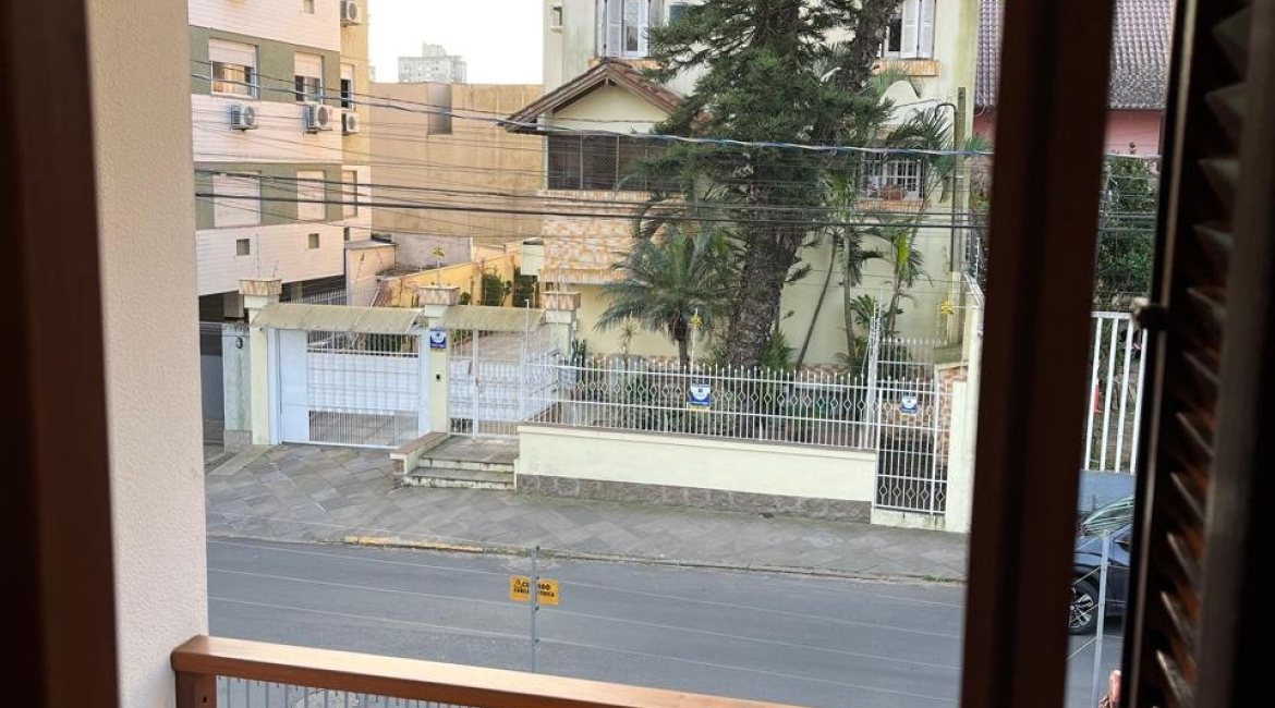 Casa à venda com 256m², 3 dormitórios, 2 suítes, 3 vagas, no bairro Tristeza em Porto Alegre