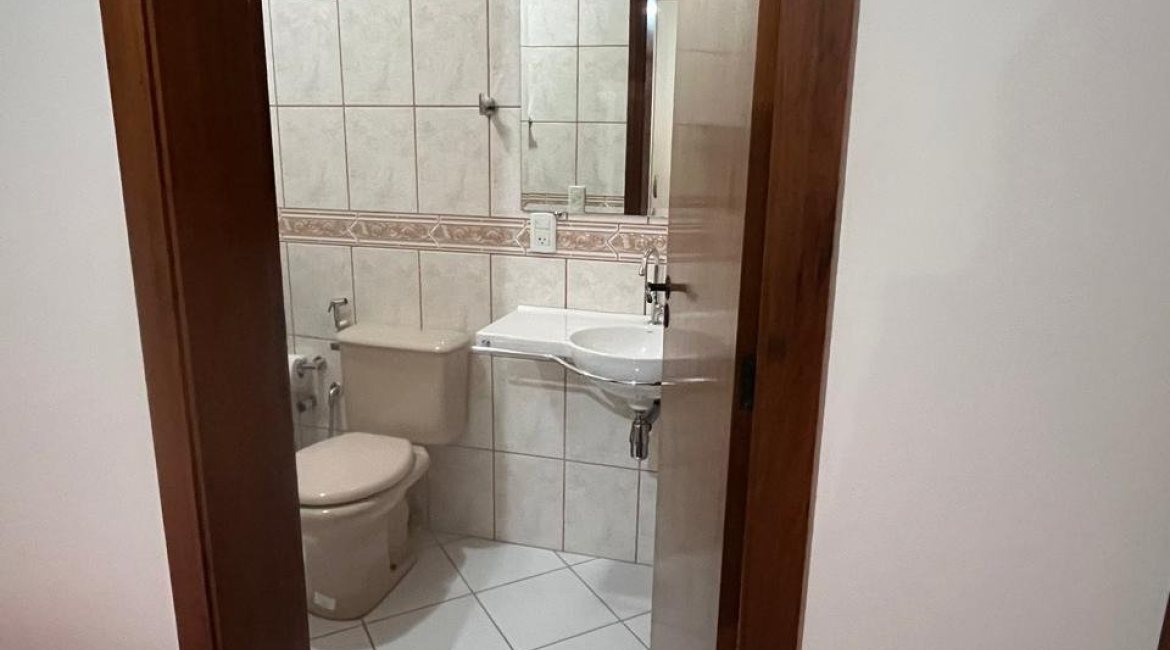 Casa à venda com 256m², 3 dormitórios, 2 suítes, 3 vagas, no bairro Tristeza em Porto Alegre