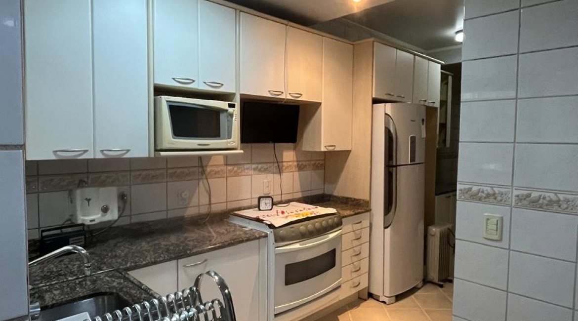 Casa à venda com 256m², 3 dormitórios, 2 suítes, 3 vagas, no bairro Tristeza em Porto Alegre