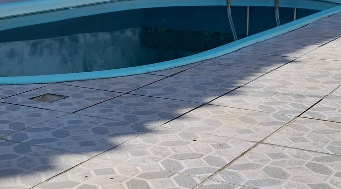 Casa à venda com 256m², 3 dormitórios, 2 suítes, 3 vagas, no bairro Tristeza em Porto Alegre