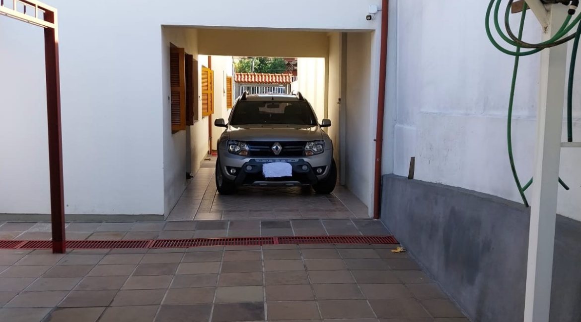 Casa à venda com 256m², 3 dormitórios, 2 suítes, 3 vagas, no bairro Tristeza em Porto Alegre