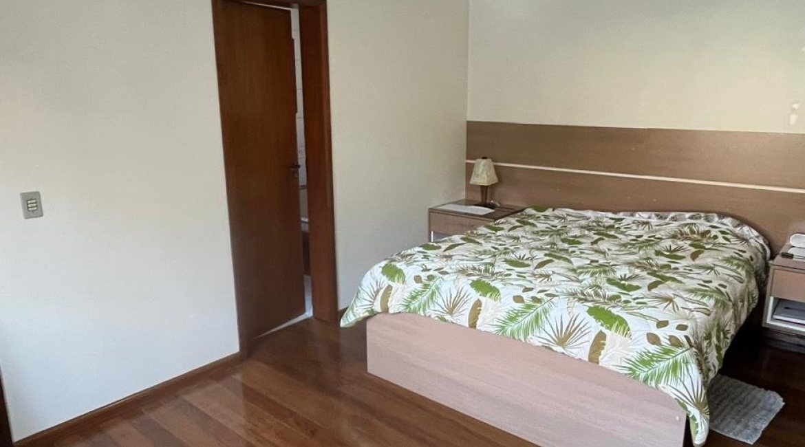 Casa à venda com 256m², 3 dormitórios, 2 suítes, 3 vagas, no bairro Tristeza em Porto Alegre