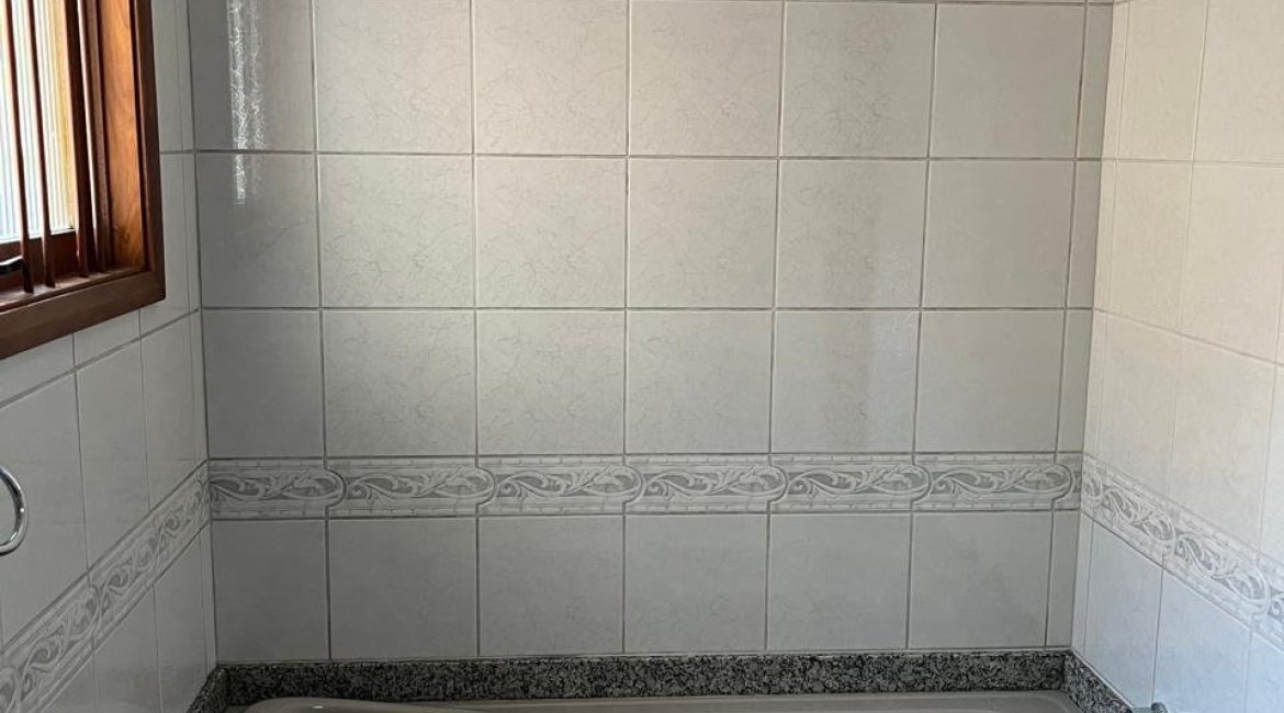 Casa à venda com 256m², 3 dormitórios, 2 suítes, 3 vagas, no bairro Tristeza em Porto Alegre