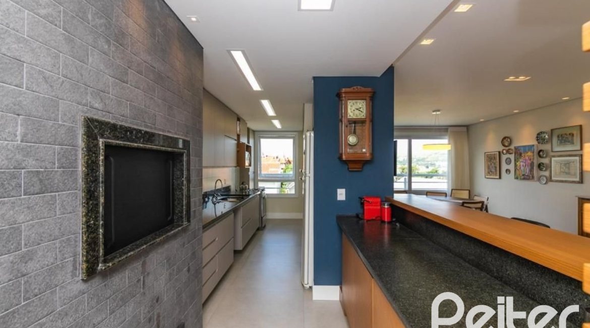 Apartamento à venda com 138m², 3 dormitórios, 3 suítes, 2 vagas, no bairro Cristal em Porto Alegre