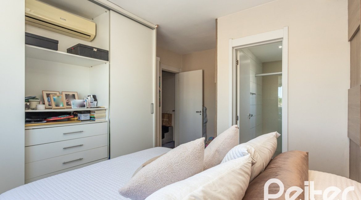 Apartamento à venda com 70m², 3 dormitórios, 1 suíte, 1 vaga, no bairro Cavalhada em PORTO ALEGRE