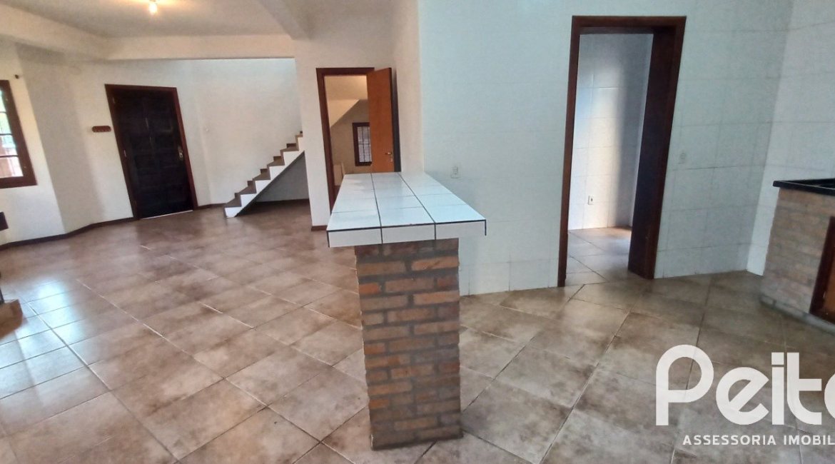 Casa à venda com 265m², 3 dormitórios, 1 suíte, 3 vagas, no bairro Ipanema em Porto Alegre