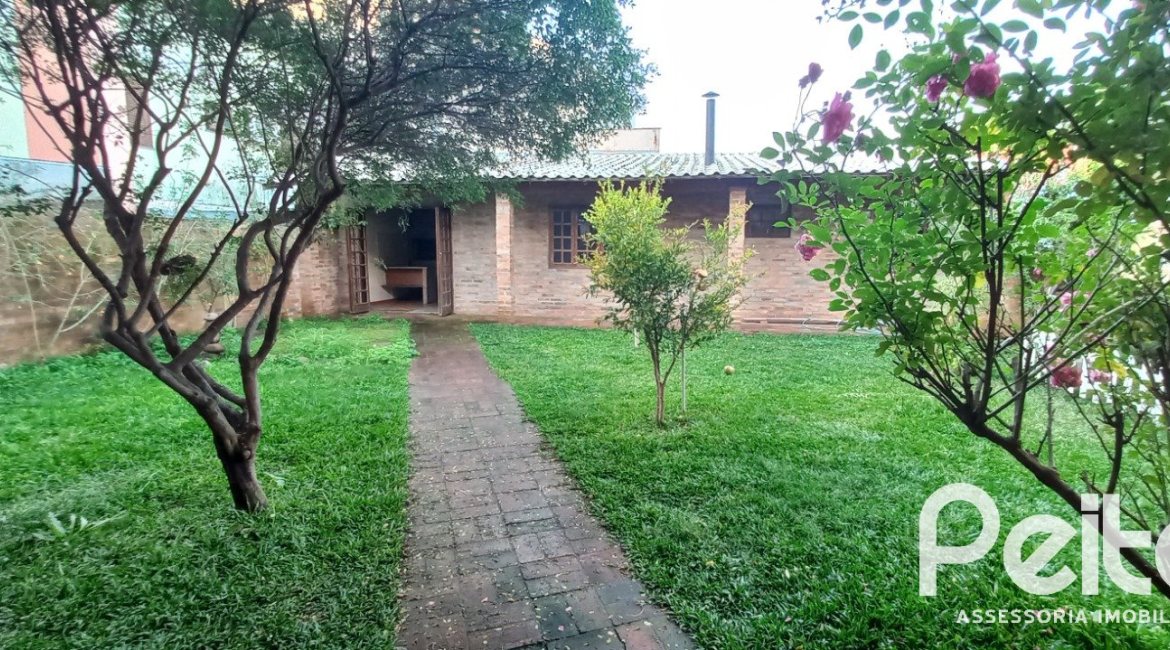 Casa à venda com 265m², 3 dormitórios, 1 suíte, 3 vagas, no bairro Ipanema em Porto Alegre