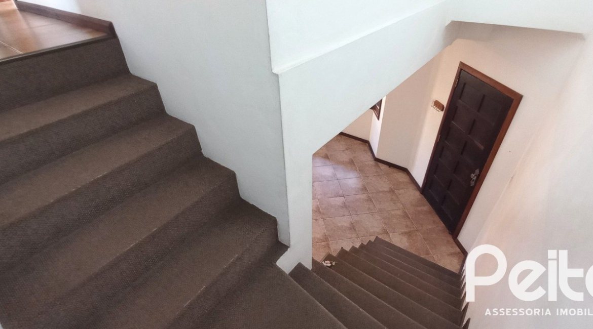 Casa à venda com 265m², 3 dormitórios, 1 suíte, 3 vagas, no bairro Ipanema em Porto Alegre