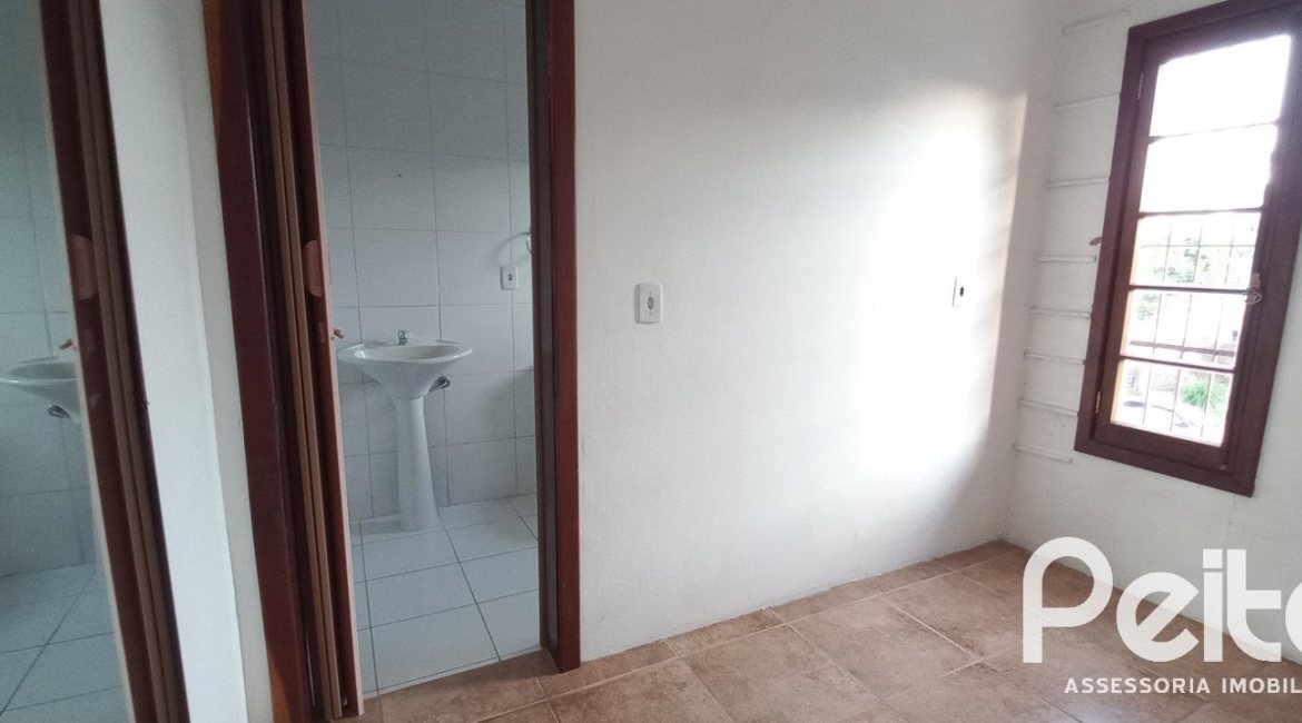 Casa à venda com 265m², 3 dormitórios, 1 suíte, 3 vagas, no bairro Ipanema em Porto Alegre