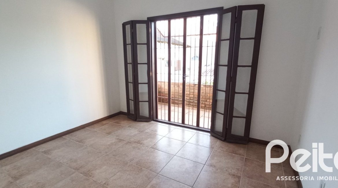 Casa à venda com 265m², 3 dormitórios, 1 suíte, 3 vagas, no bairro Ipanema em Porto Alegre