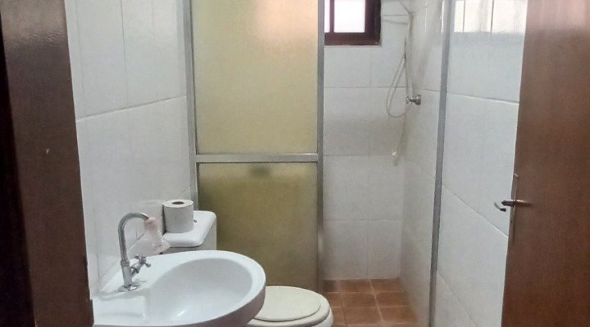 Casa à venda com 265m², 3 dormitórios, 1 suíte, 3 vagas, no bairro Ipanema em Porto Alegre