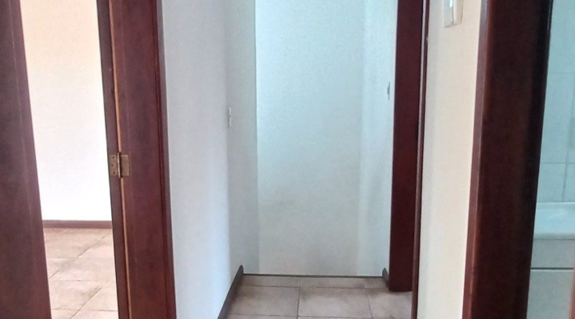 Casa à venda com 265m², 3 dormitórios, 1 suíte, 3 vagas, no bairro Ipanema em Porto Alegre