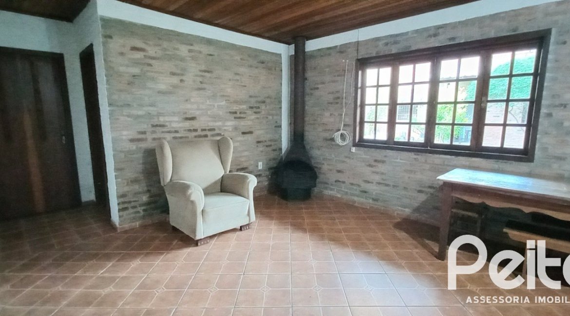 Casa à venda com 265m², 3 dormitórios, 1 suíte, 3 vagas, no bairro Ipanema em Porto Alegre